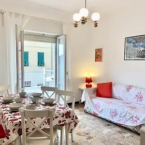 casa-vacanza-a-50m-dal-mare.hotelitalianriviera.com/